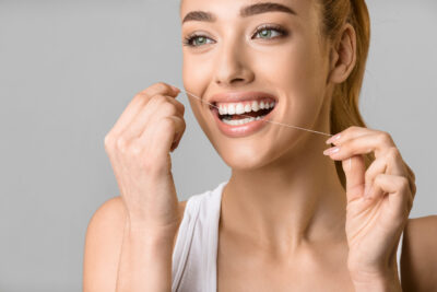 ¿Es bueno usar hilo dental? Mitos y verdades que debes saber