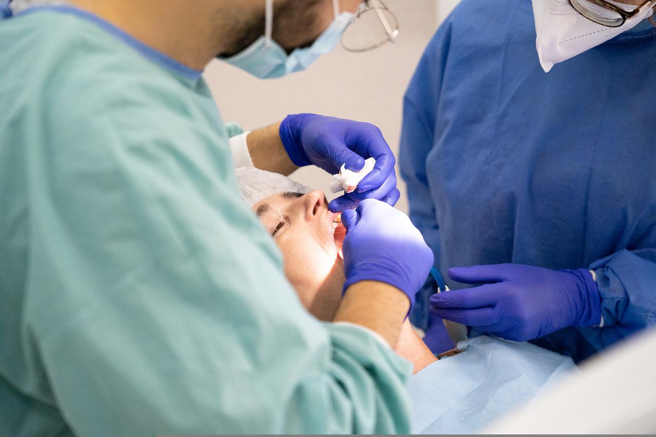 Rechazo de implantes dentales: ¿Por qué se produce y qué hacer?