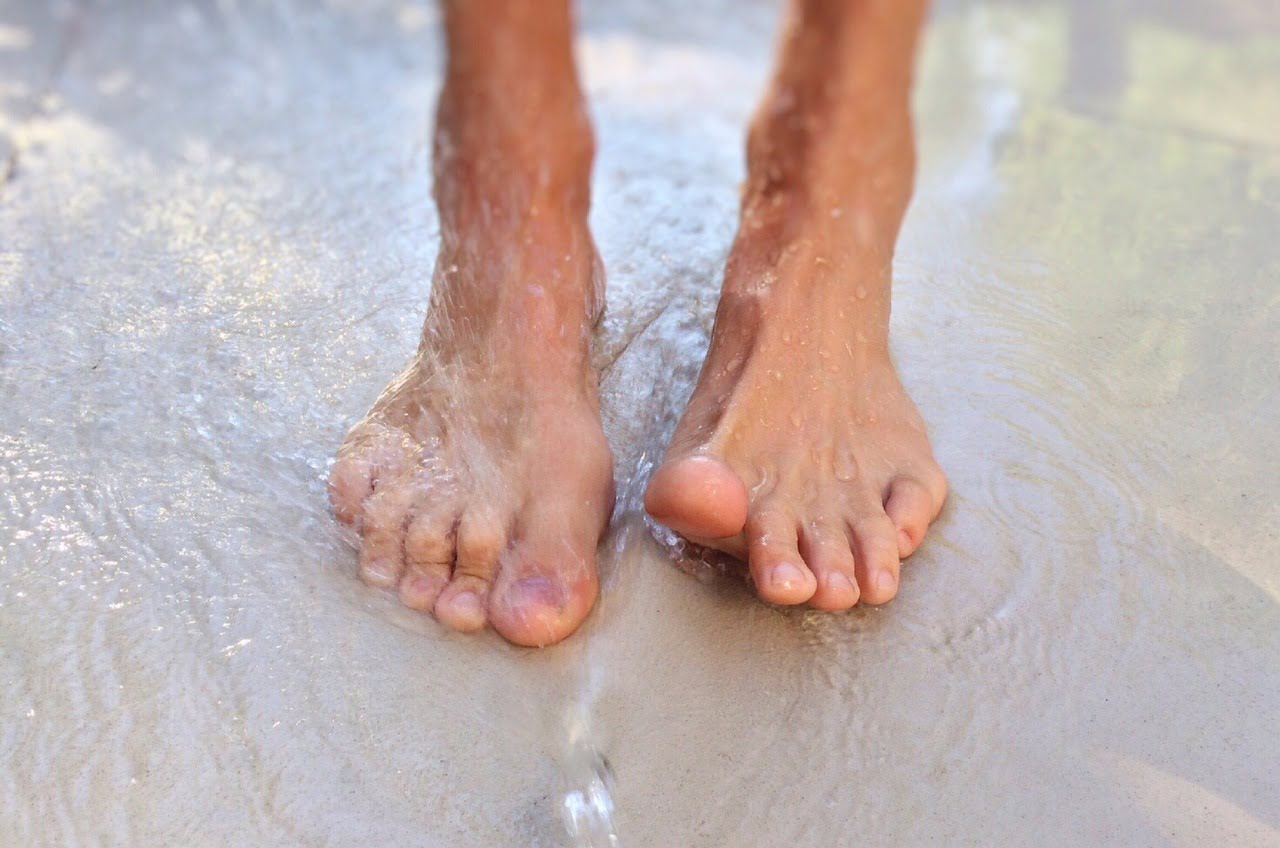 Agua con sal para los pies, estos son sus beneficios