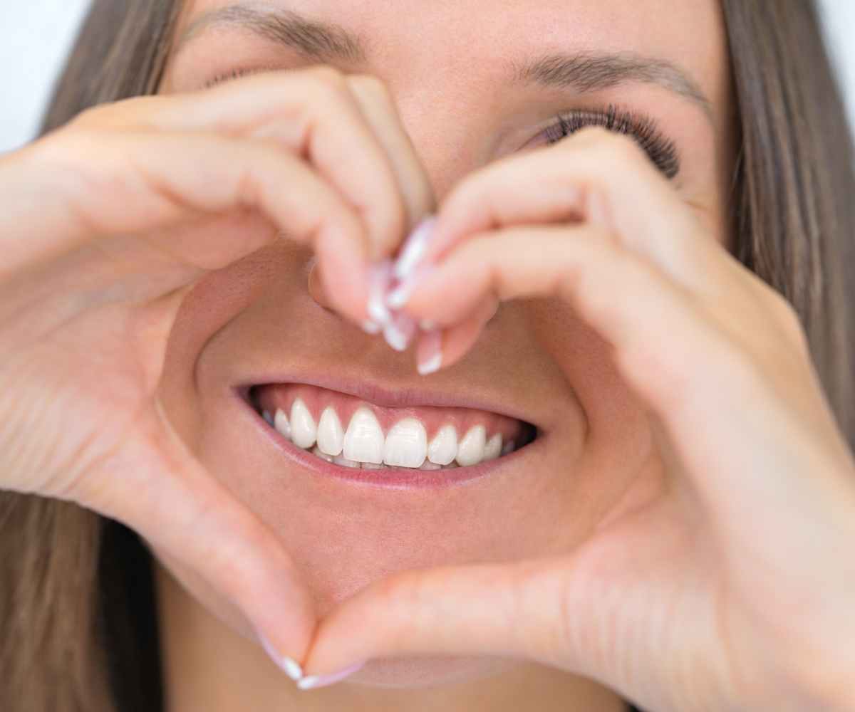 Diastemas o dientes separados, ¿por qué se me han separado los dientes y cómo juntarlos?